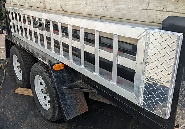Aluminum trailer ramps Aluminum trailer ramps